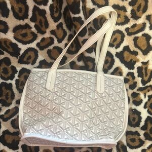 Elegant White Geometric Tote Bag